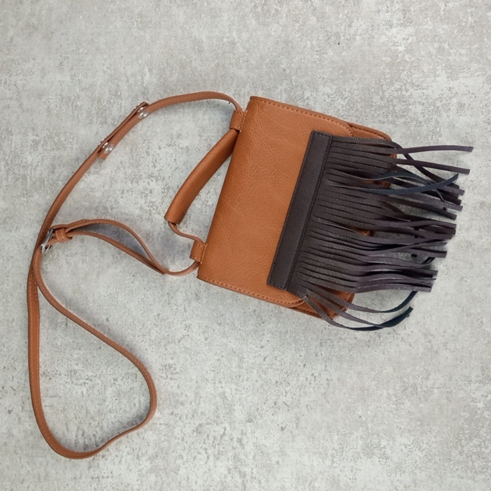 🚜🍒 Urban Originals Fringe Crossbody Bag